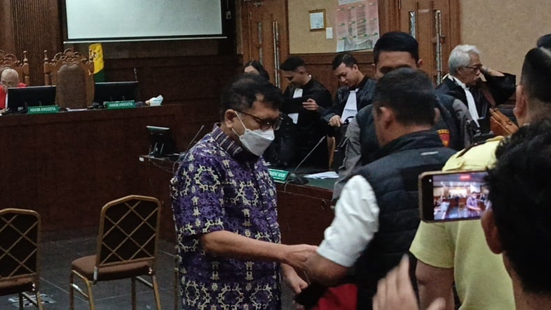 Eks Pejabat MA Zarof Ricar Didakwa Terima Gratifikasi Rp915 Miliar dan 51 Kg Emas