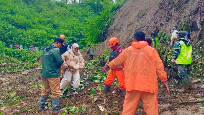 14 Titik Longsor Kepung Kawasan Gunung Bromo, Akses Wisatawan Terganggu