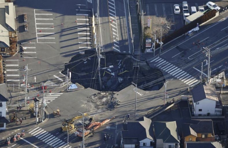 Truk Tertelan Sinkhole di Jepang Ditemukan 2 Minggu Pasca-Kejadian, Masuk Pipa Pembuangan