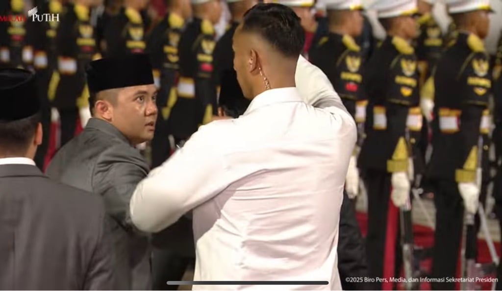 Mayor Teddy Tegur Paspampres Payungi Presiden Prabowo saat Sambut Erdogan