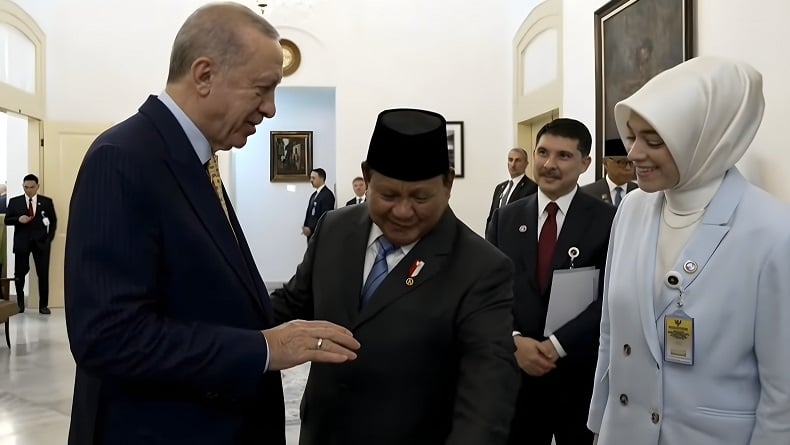 Prabowo Berikan Oleh-oleh Senapan Serbu hingga Keris kepada Erdogan