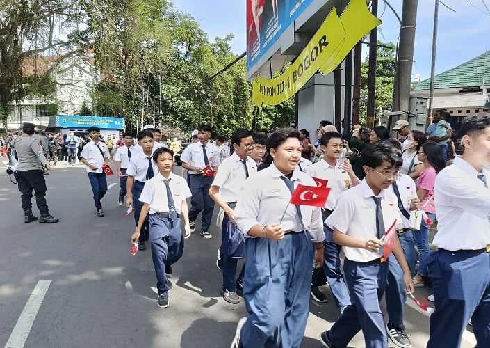 2.500 Pelajar Sambut Kedatangan Presiden Turki Erdogan ke Istana Bogor