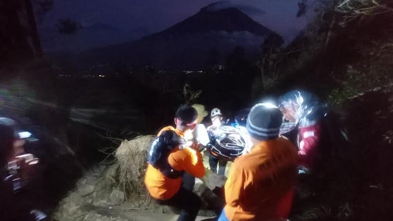 Pendaki Alami Hipotermia di Gunung Sindoro, Langsung Dievakuasi Tim SAR