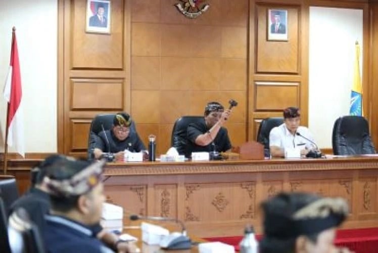 Ketok Palu, DPRD Badung Setujui Raperda RTRW Badung 2025-2045