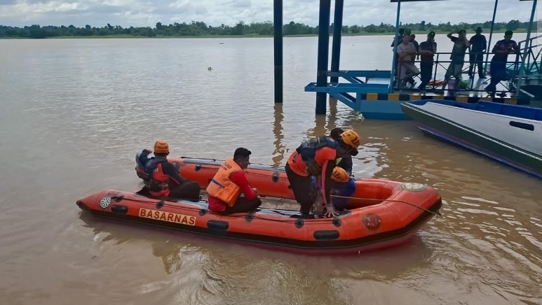 Kapal Pompong Terbakar di Sungai Batanghari, 2 Orang Selamat 1 Hilang