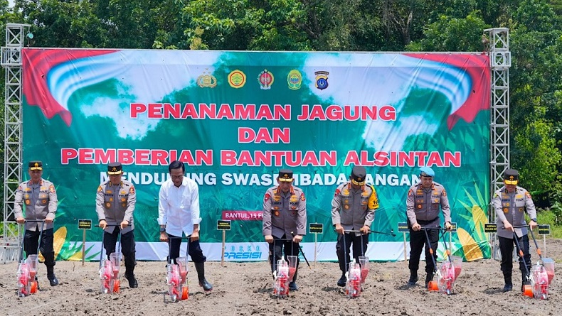 Kapolri Tanam Jagung di Bantul, Perkuat Ketahanan Pangan Nasional