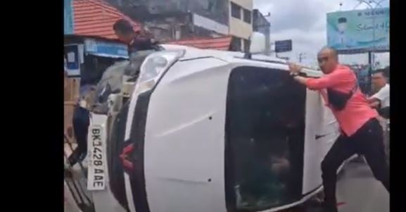 Mobil Tabrak Median Jalan hingga Terbalik di Lubuklinggau, Emak-Emak Tewas Tergencet