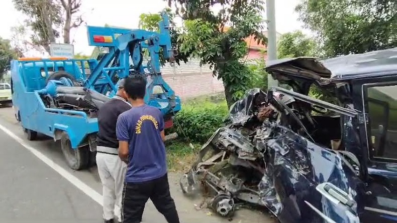 Kecelakaan Truk dengan Toyota Kijang di Sampang, 2 Balita Tewas