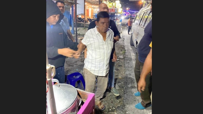 Buron, Tersangka Korupsi Pembangunan Stadion di Madina Ditangkap Saat Jualan Bakso Keliling