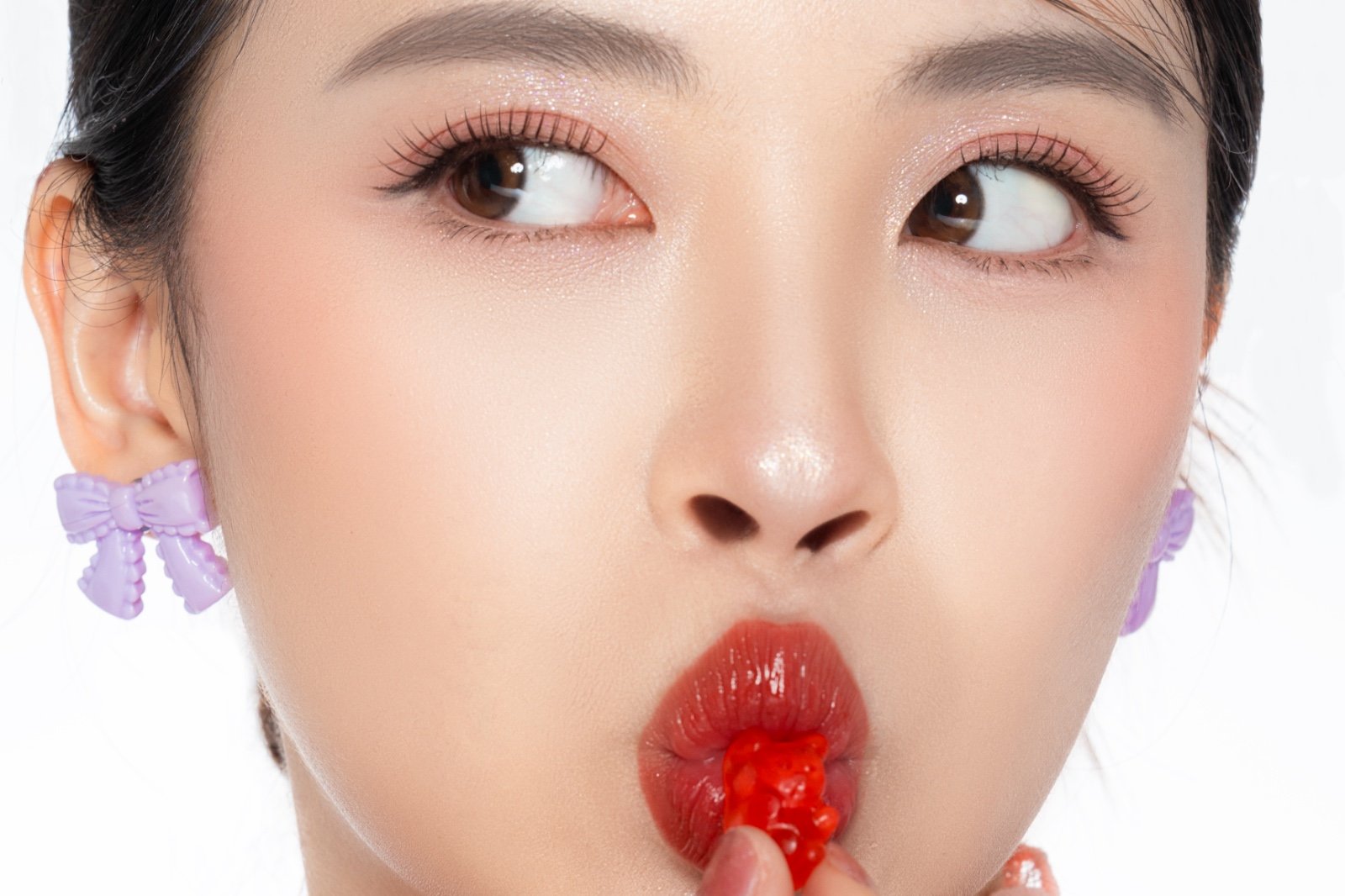 Tips Ombre Lips Pakai Lipstik dan Tinted Lip Balm, Sekali Coba Pasti Berhasil! 