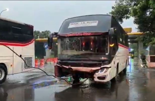 Kecelakaan Beruntun di Tol Cipularang KM 86, 3 Kendaraan Rusak Parah