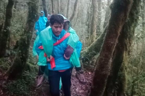 Hilang 2 Hari, Pendaki Wanita Ditemukan Lemas di Gunung Bawakaraeng Gowa