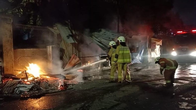 Kebakaran Rumah Warga di Bandung, Perempuan Paruh Baya Nyaris Jadi Korban