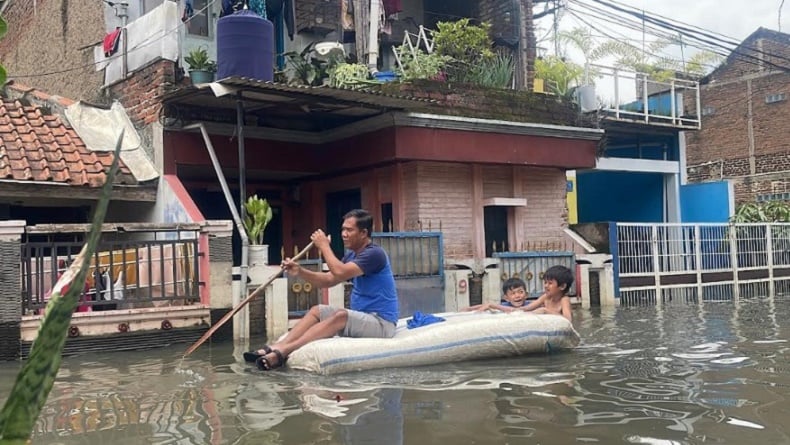 Banjir 1,6 Meter Rendam Rumah Warga di Dayeuhkolot Bandung, 3.800 KK Terdampak