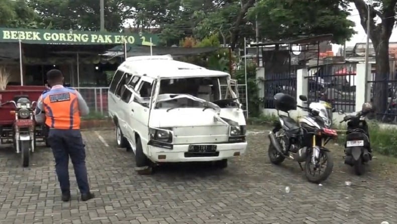 Kecelakaan di Turunan Silayur Semarang, Truk Tabrak Minibus Rombongan Siswa TK