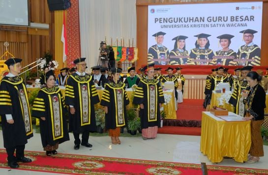 UKSW Kukuhkan 5 Guru Besar, Perkuat Peran sebagai Sinar Ilmu Pengetahuan