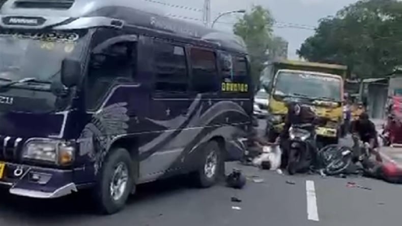 Kecelakaan Beruntun di Bangkalan, Truk Tabrak Minibus dan 2 Motor