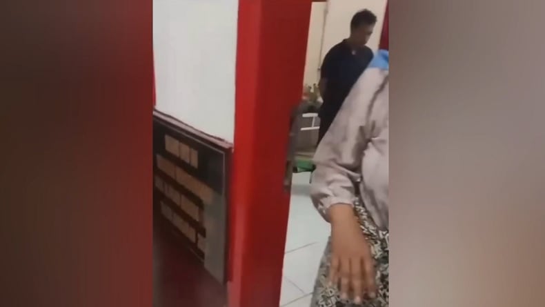 Diduga Mesum di Ruang Kelas, Kepala Sekolah dan Guru Honorer di Madina Digerebek Warga