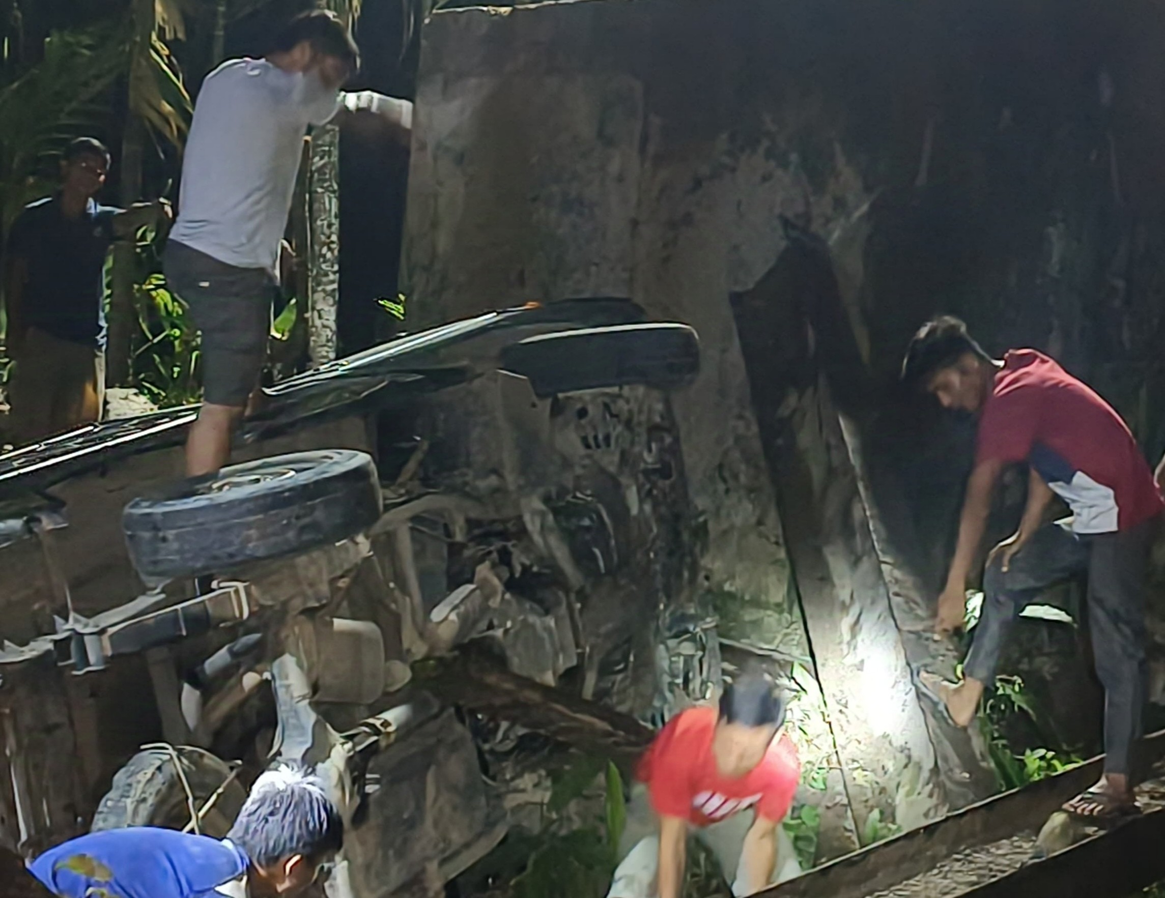 Pikap Terjun ke Sungai akibat Jembatan Fayo Gomo di Nias Selatan Ambruk, 4 Luka Berat 