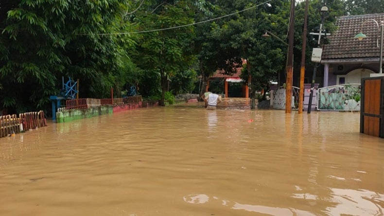 Pemkab Bogor Tetapkan Status Tanggap Darurat Bencana Banjir-Longsor, BNPB Turun Tangan