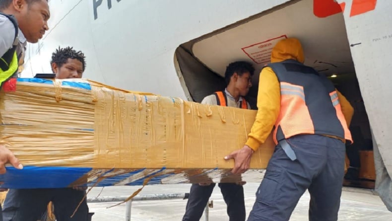 2 Jenazah Pendaki Puncak Carstensz Diterbangkan ke Jakarta dari Bandara Mozes Kilangin