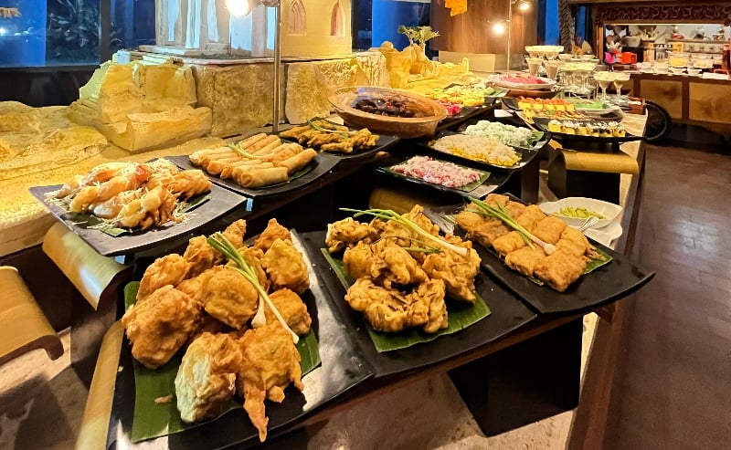 Hotel Santika Pandegiling Hadirkan Buffet Ramadan Bertema Remboelan Iftar