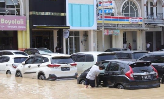 Mobil Matic Terobos Banjir, Ini Hal Harus Diperhatikan agar Tidak Mogok