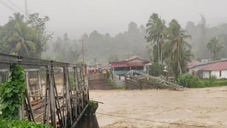 Banjir di Nias Barat, Jembatan Noyo Putus Diterjang Arus Sungai