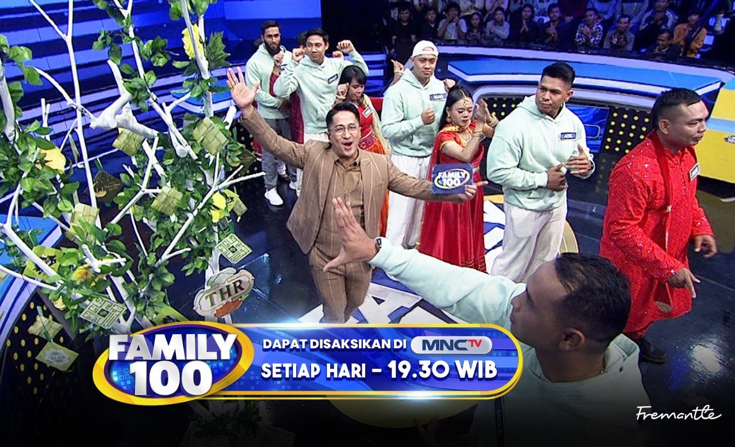 Keseruan Irfan Hakim Bagi-Bagi THR di Family 100