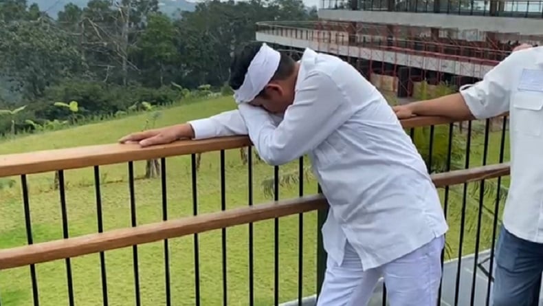 Dedi Mulyadi Menangis Lihat Pohon-Pohon di Puncak Bogor Dibabat