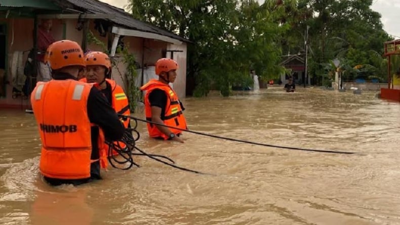 Banjir di Balikpapan Kalimantan Timur, Warga Mulai Mengungsi