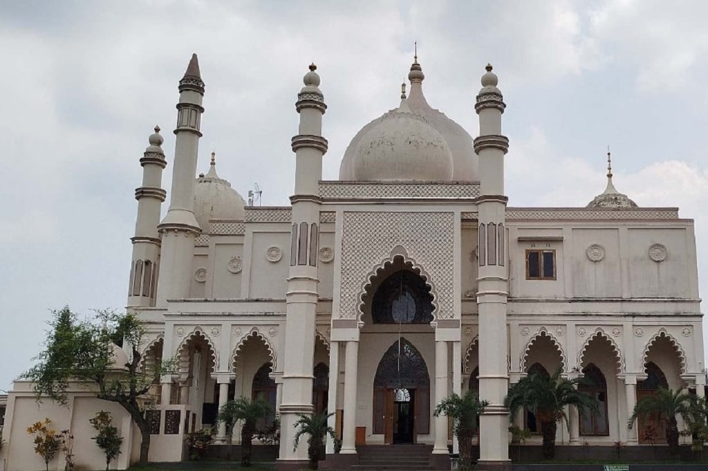 Melihat Lebih Dekat Kemegahan Masjid Salman Al Farisi di Malang, Berdesain Mirip Taj Mahal