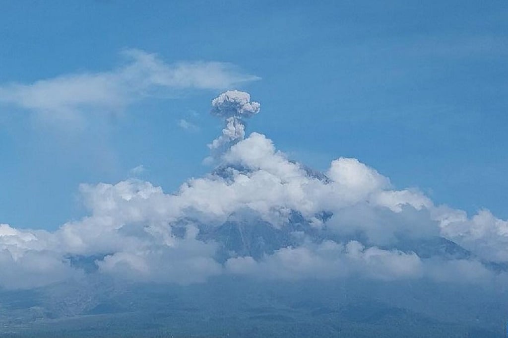 Gunung Semeru 7 Kali Erupsi Beruntun Hari Ini, Status Level II Waspada