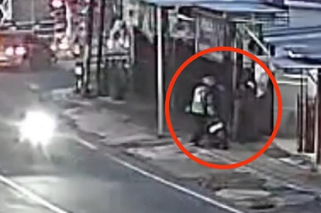 Viral Driver Ojol di Malang Dibegal di Tengah Keramaian, Aksi Pelaku Terekam CCTV