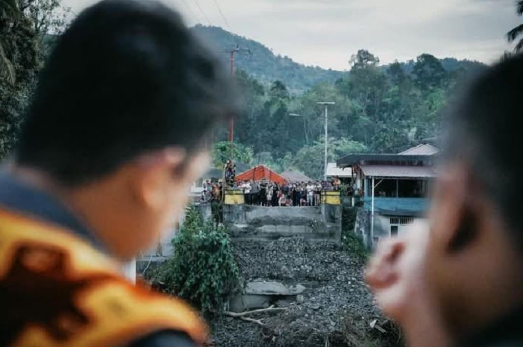 Bobby Nasution Tinjau Jembatan Ambruk di Nias Barat, Janji Dibangun Tahun Ini