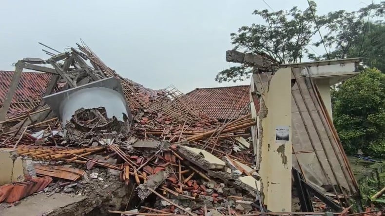 Pergeseran Tanah di Purwakarta, Masjid Roboh dan 4 Rumah Warga Rusak