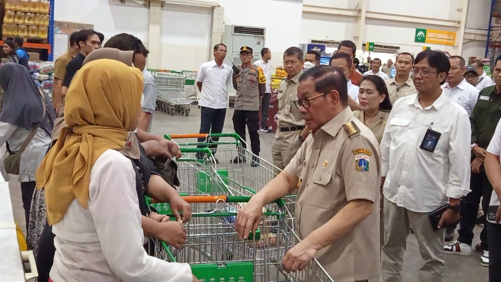 Pramono Sidak Pasar Induk Kramat Jati, Pastikan Stok Bahan Pangan Aman Jelang Idul Fitri