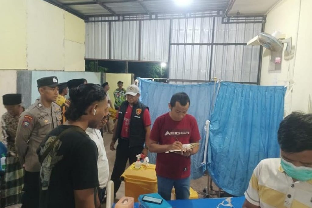 Sampang Geger, Pria Bersarung Ditemukan Tewas Bersimbah Darah dalam Rumah