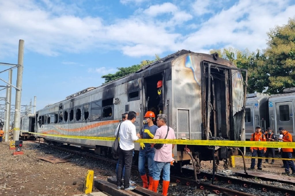 Viral Kebakaran 3 Gerbong Kereta Api di Stasiun Tugu Yogyakarta