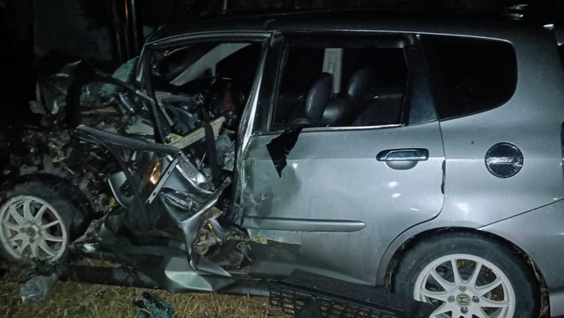 Honda Jazz Tabrakan dengan Truk di Toba, 2 Orang Tewas