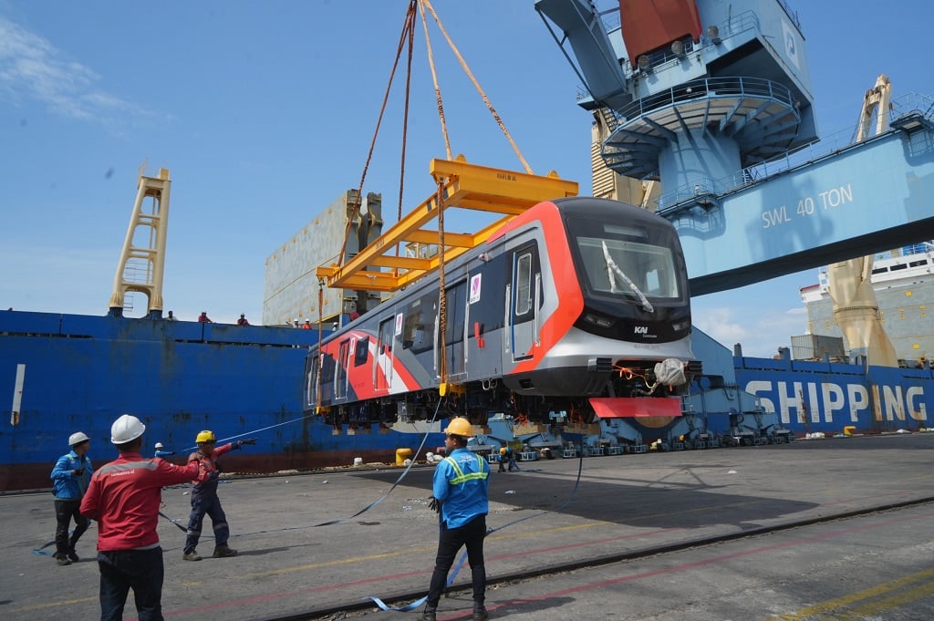 2 Trainset KRL Baru dari China Tiba di Indonesia, Begini Penampakannya