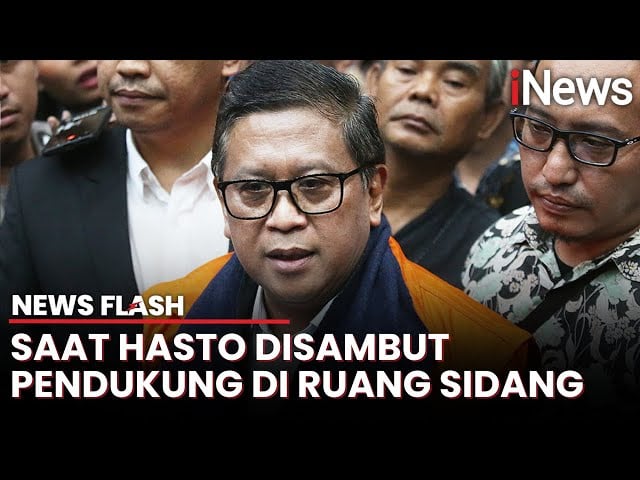 Tiba di Ruang Sidang, Hasto Disambut Teriakan Merdeka