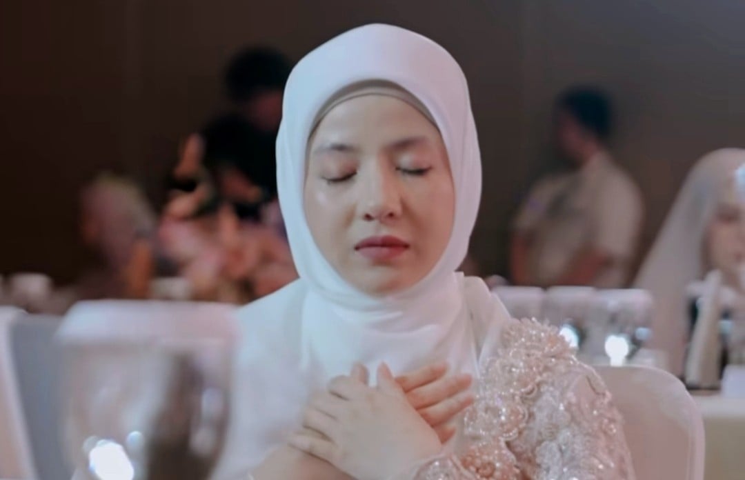 Sudah Bercerai, Natasha Rizky Nangis dengan Kebaikan Desta