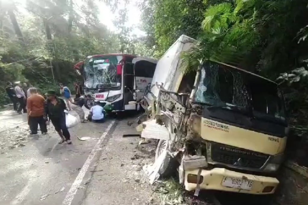 2 Kecelakaan Terjadi di Jalur Puncak Cianjur, 1 Orang Tewas 5 Luka-luka