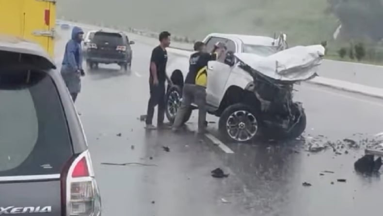 Kecelakaan di KM 178 Tol Cisumdawu Arah Bandung, Pengemudi Terjebak di Mobil