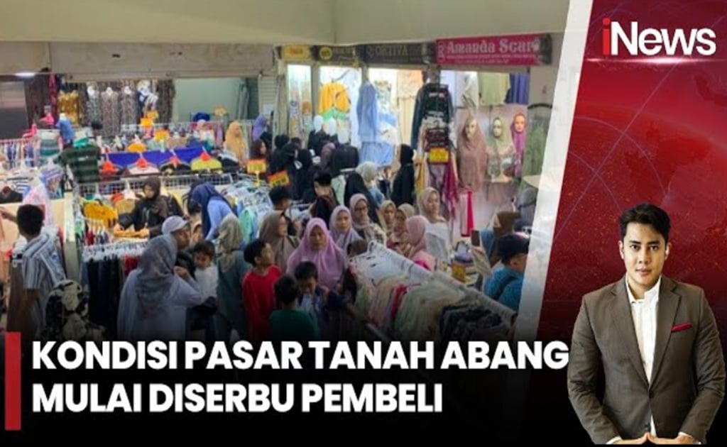 Pasar Tanah Abang Mulai Dipadati Masyarakat yang Berburu Baju Muslim