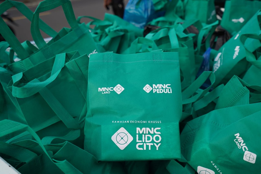 Bumdes Watesjaya Apresiasi KEK MNC Lido City Bagi Takjil Gratis bareng UMKM Lokal