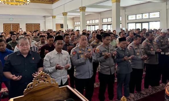 Polda Jabar Gelar Salat Ghaib Doakan 3 Polisi Way Kanan yang Gugur Ditembak Oknum TNI