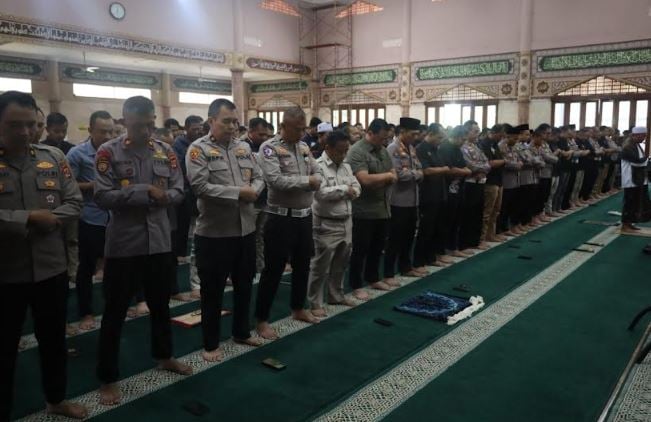 Polda Banten Shalat Ghaib Doakan 3 Polisi Way Kanan Gugur Ditembak Oknum TNI