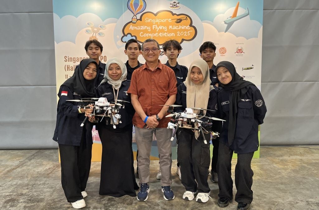 Berjaya di Kompetisi Robot Kapal Florida, Tim Bengawan UV UNS Ikuti Kompetisi Drone Pintar Singapura